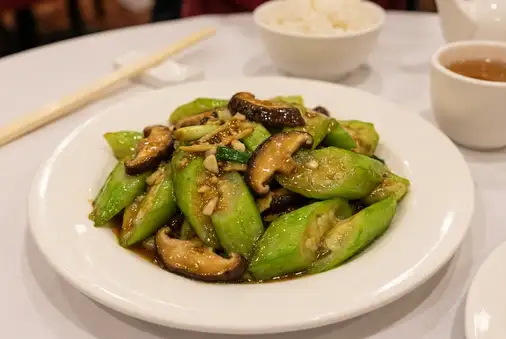 Luffa in oyster sauce with shiitake mushrooms